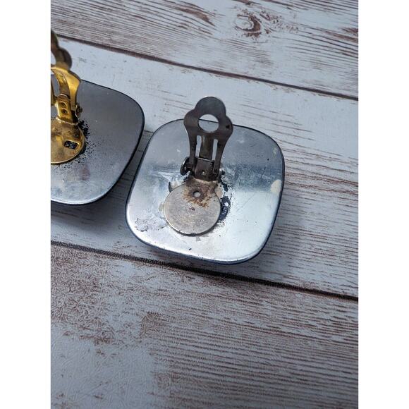 Vintage Clip On Earrings - Brown Caramel Tones 1 & 3/8" - Fair Condition - Picture 9 of 10